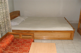 Room Deluxe 4 Bed -1, URMEE Guest House 
